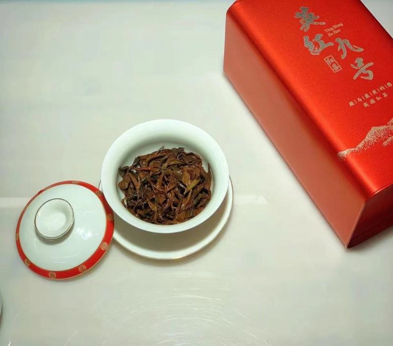 英红九号新品荒野款岩茶，干甜香纯，入口回甘