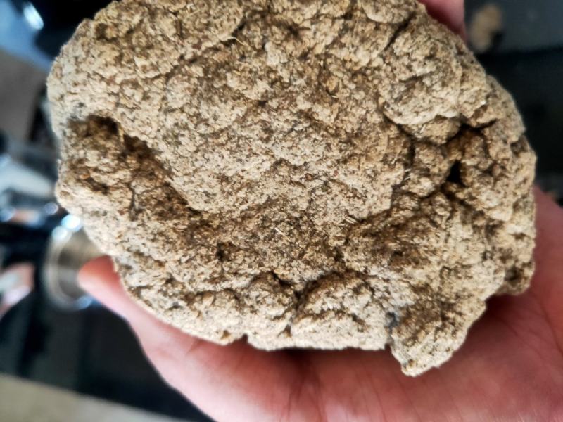 艾绒精品陈年艾绒厂家直销长年供货艾条艾柱等艾草类产品