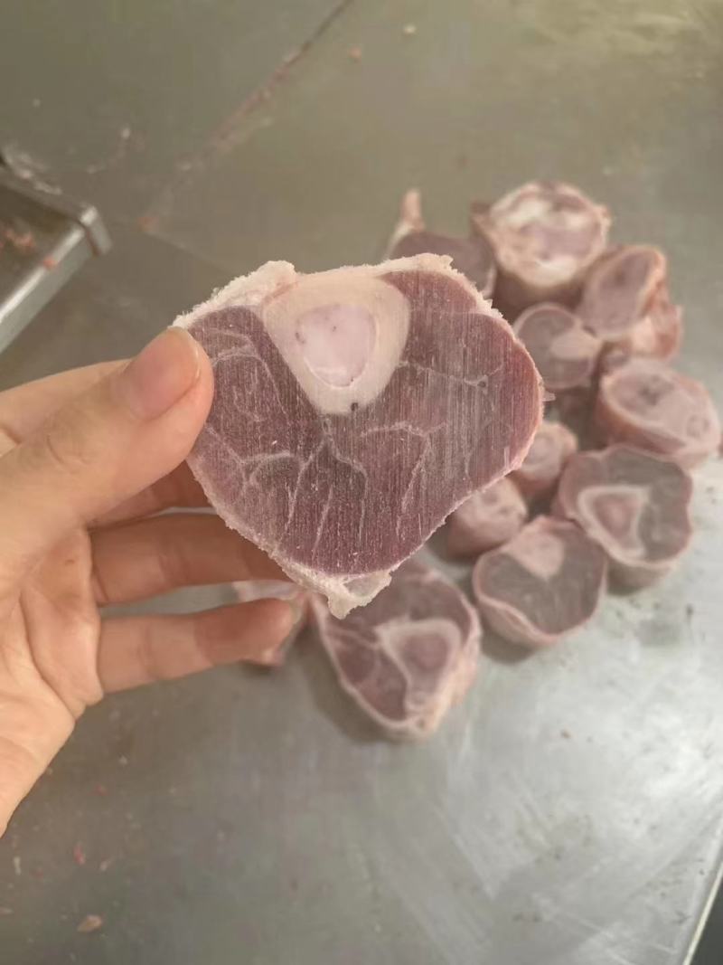 内蒙羔羊后腱子，烤，中餐