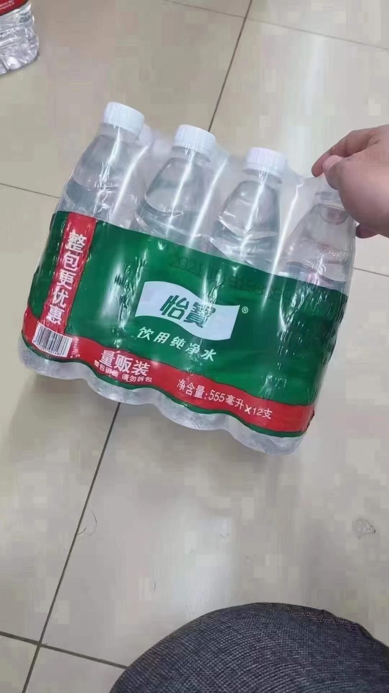 仓库直出怡宝纯净水