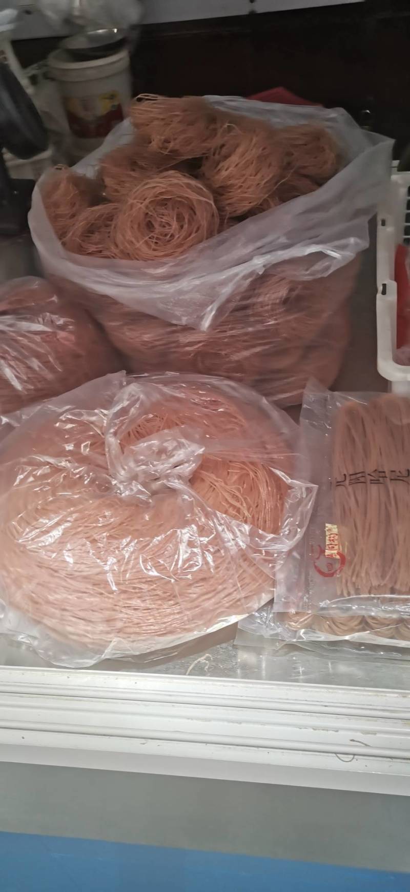 云南蒙自过桥米线（干米线）制作过程中不添加任何添加剂。