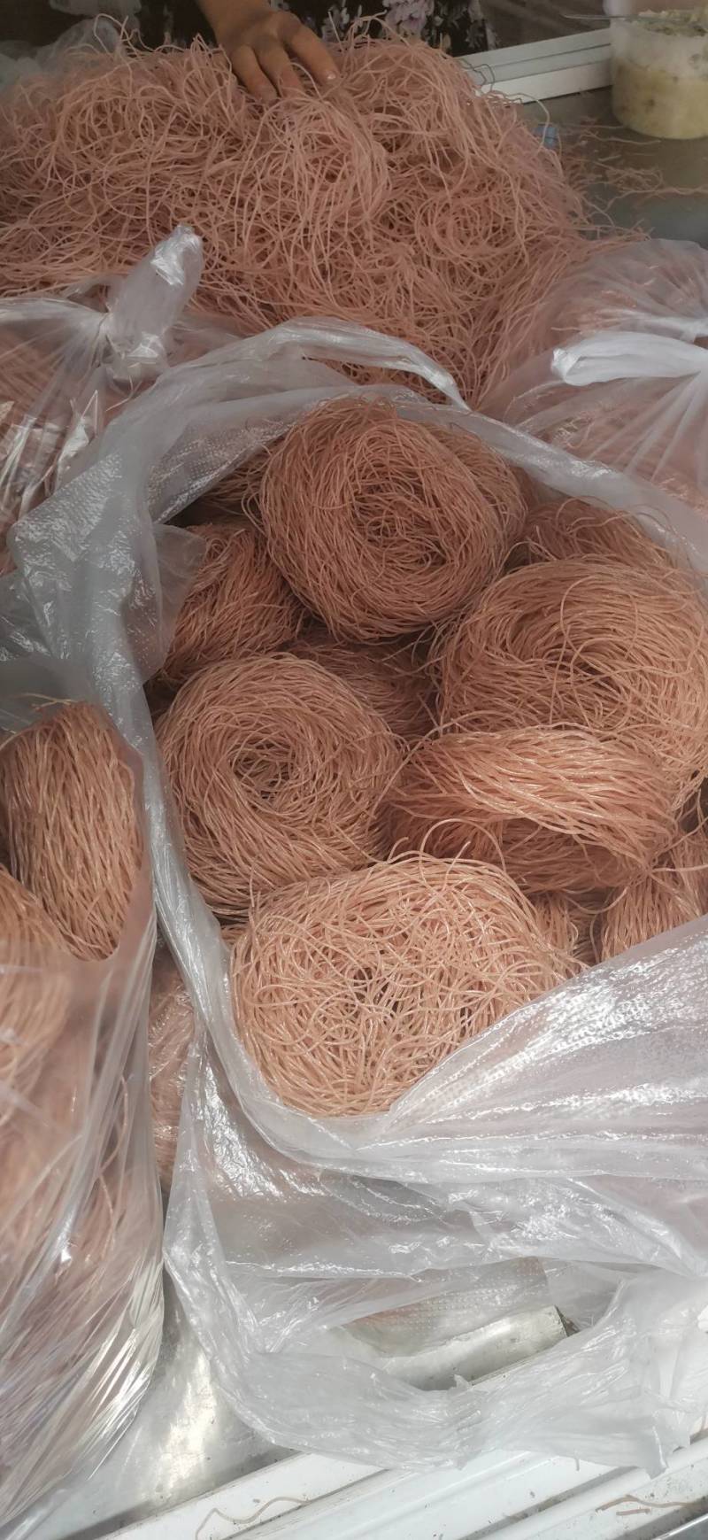 云南蒙自过桥米线（干米线）制作过程中不添加任何添加剂。