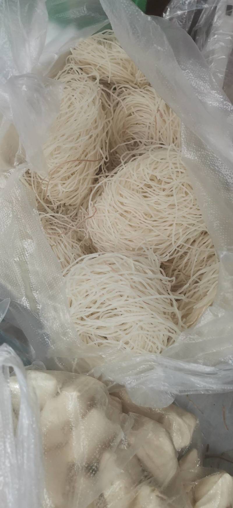 云南蒙自过桥米线（干米线）制作过程中不添加任何添加剂。