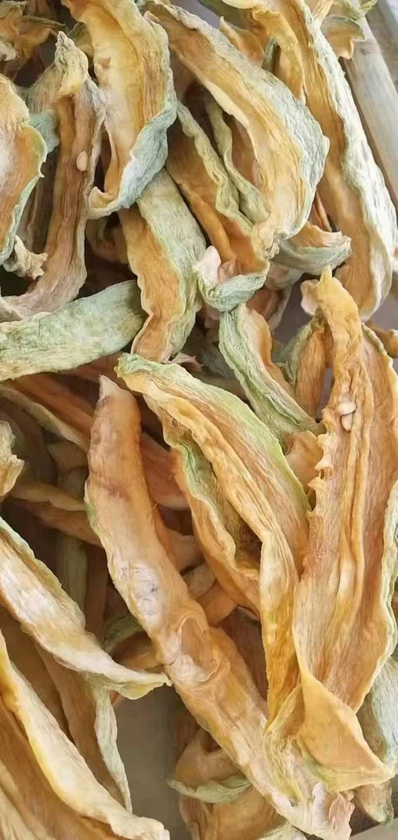 哈密瓜干，无任何添加，一袋净重300克，两袋起包邮