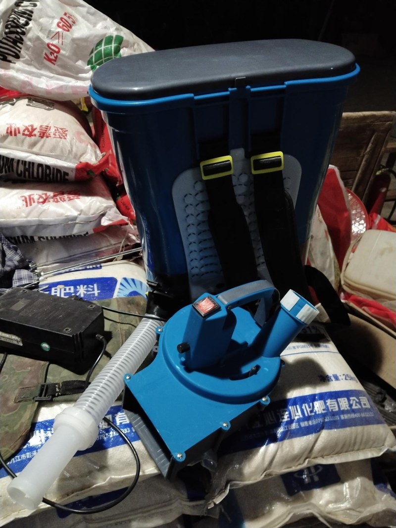 背负式锂电动施肥器农用撒肥机多功能化肥机全自动撒肥料工具