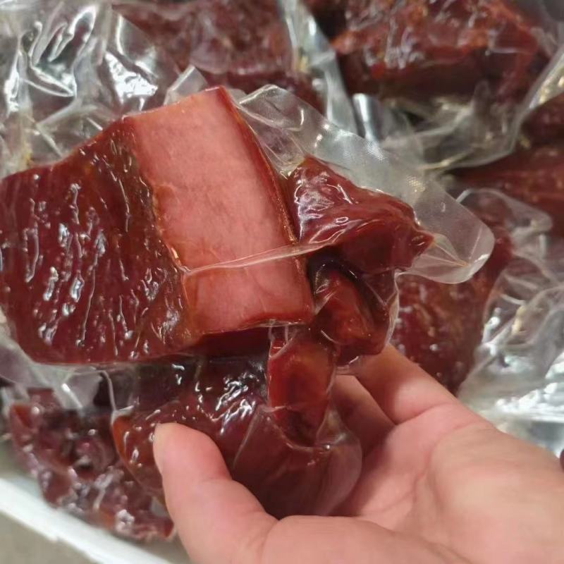 跑江湖地摊展会热卖全熟酱香大块肉麻辣五香两个口味酱香肉猪