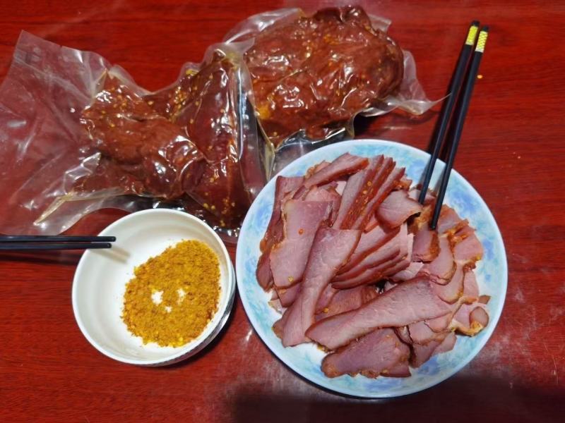 跑江湖地摊展会热卖全熟酱香大块肉麻辣五香两个口味酱香肉猪