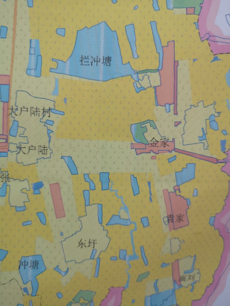 600亩养牛场用地140亩可以建养殖棚，460亩种牧草