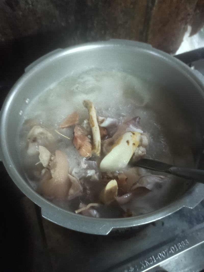 牛大力根片（泡酒漂亮）牛大力根片泡出来的酒，甘甜，清澈