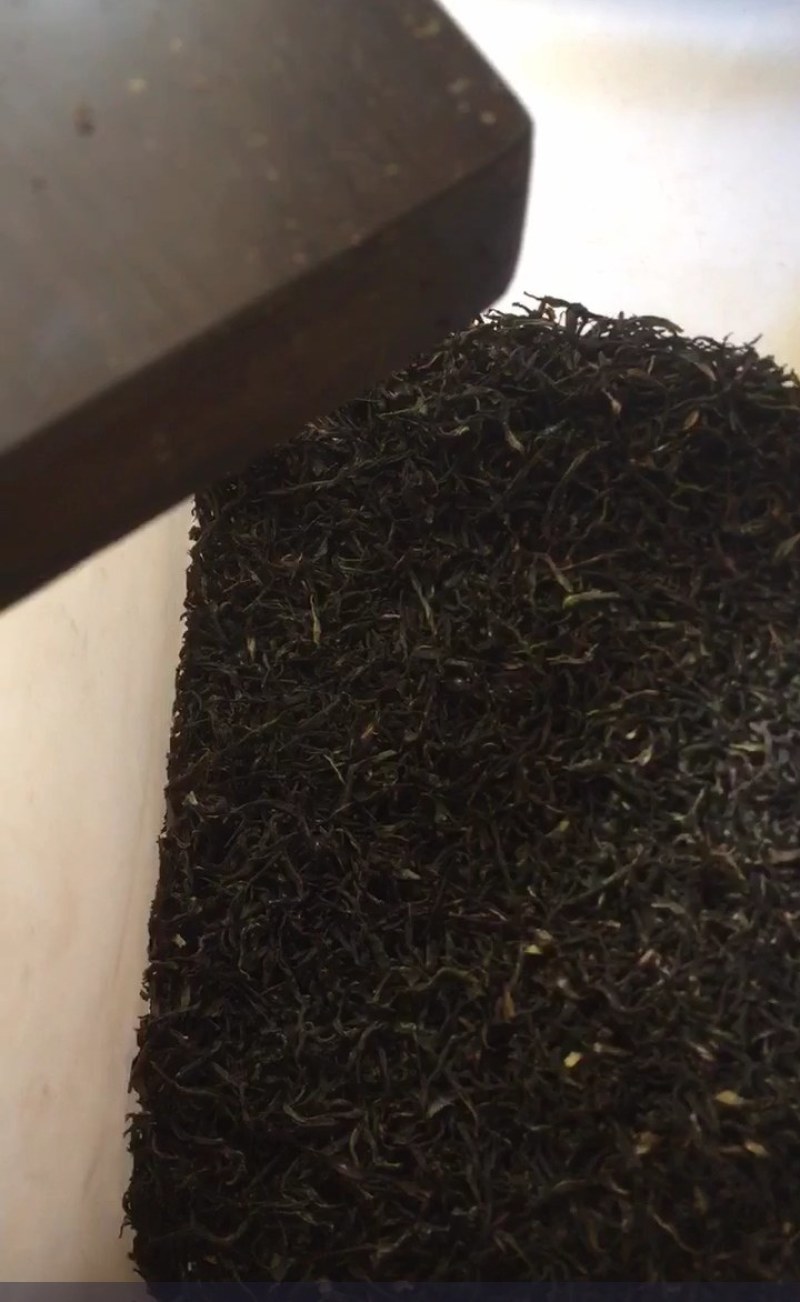 热销产品凤凰单丛蜜兰香不错的一款，茶的炭香味从这里出