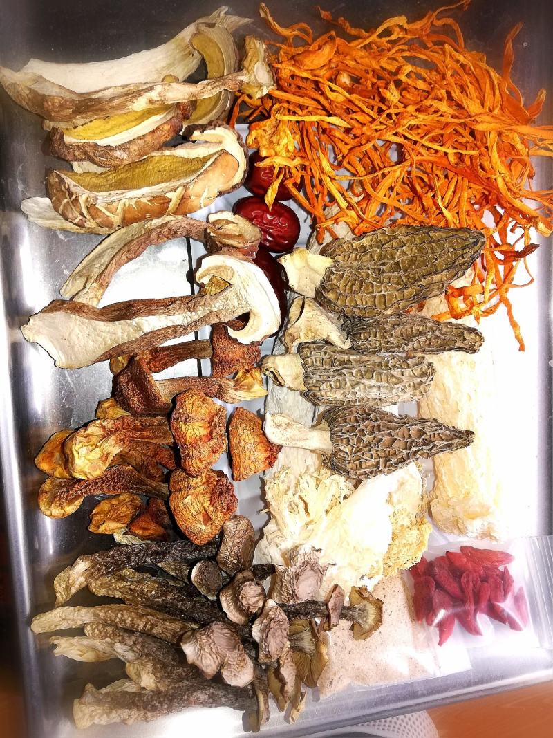 云南野生菌产地批发，营养美味菌汤包多种食用菌及野生菌搭配