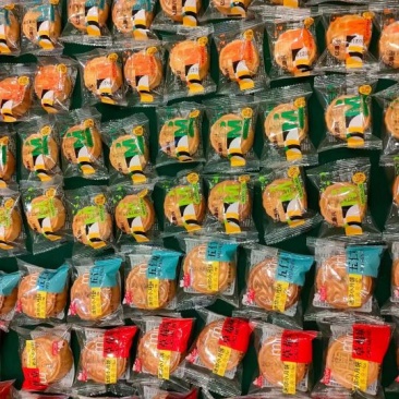 迷你小月饼厂家直供，日产十吨，九种口味，多种样式可以选择