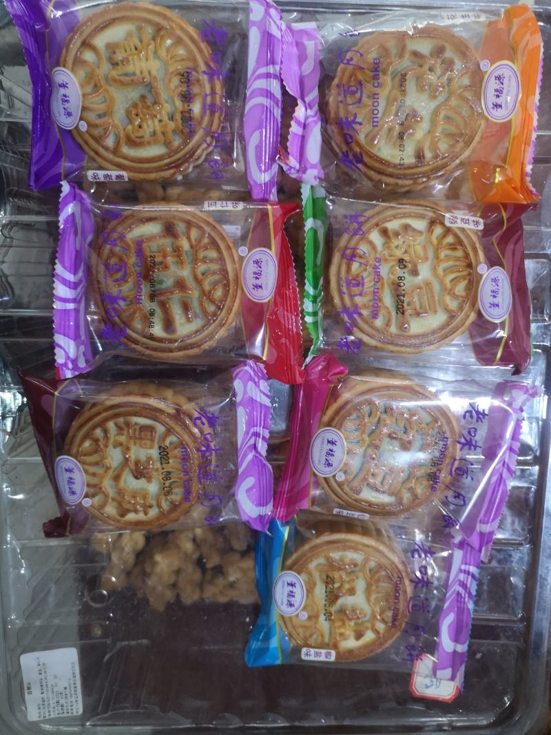 迷你小月饼厂家直供，日产十吨，九种口味，多种样式可以选择
