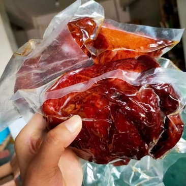 酱香肉肉一包一斤有麻辣五香两个口味一件50斤