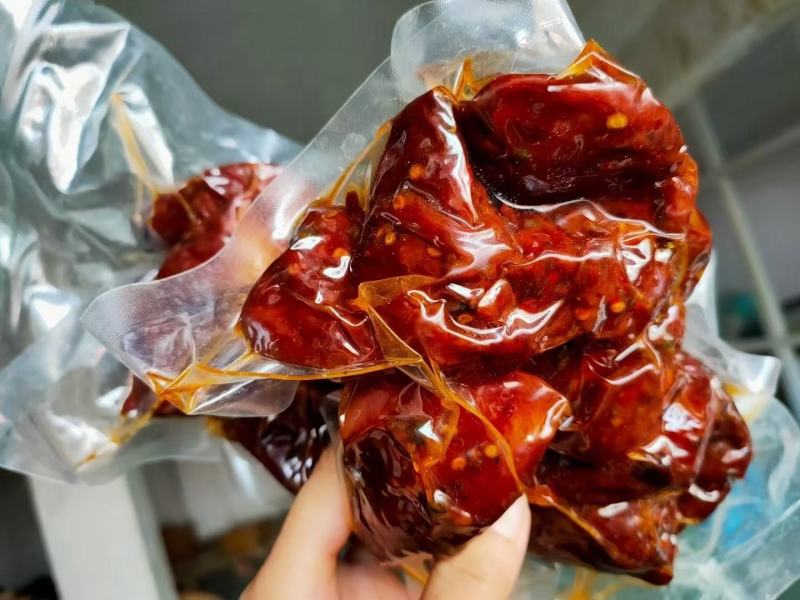 酱香肉肉一包一斤有麻辣五香两个口味一件50斤