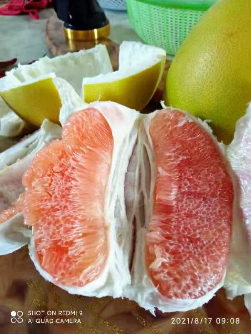 三红，黄金蜜柚，水份相当足。