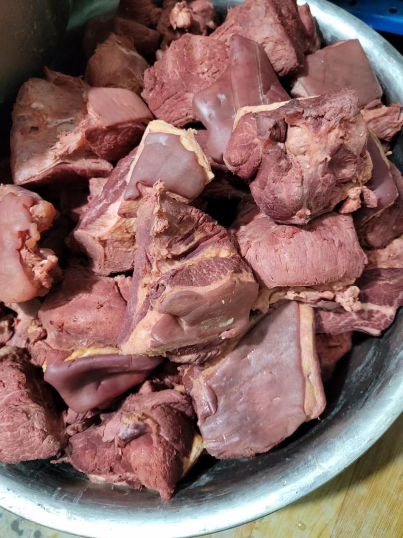 五香熟马肉块，每天都是现杀现宰的鲜肉加工，煮制，