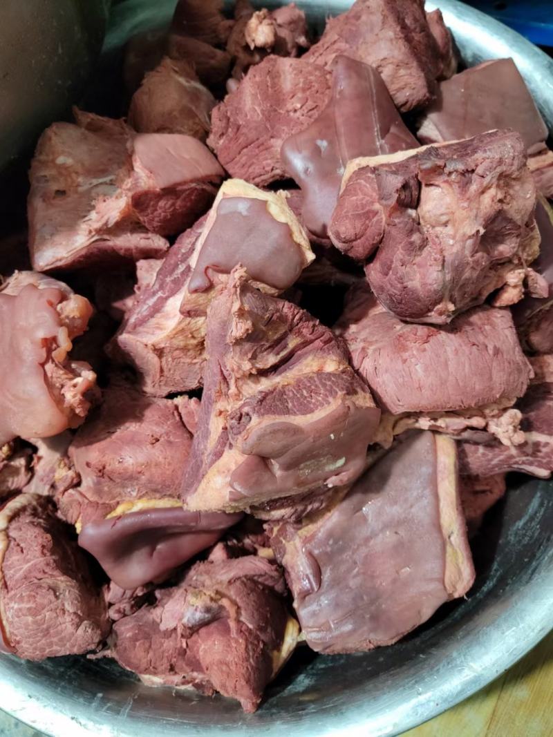 五香熟马肉块，每天都是现杀现宰的鲜肉加工，煮制，