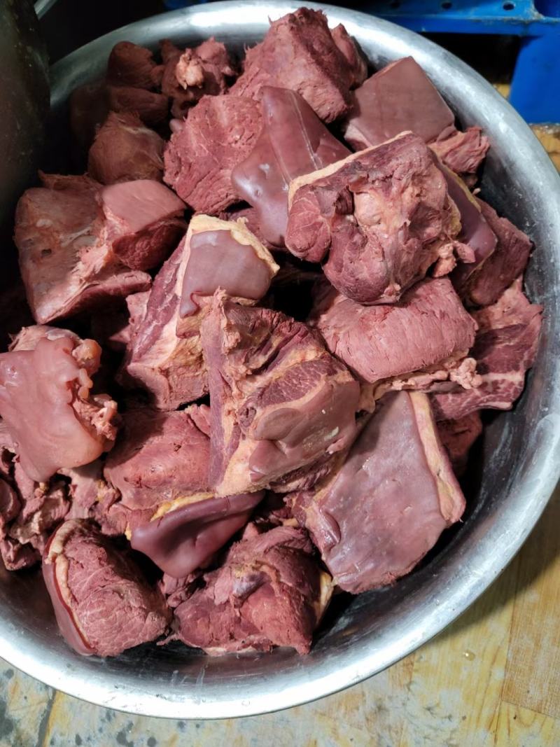 五香熟马肉块，每天都是现杀现宰的鲜肉加工，煮制，