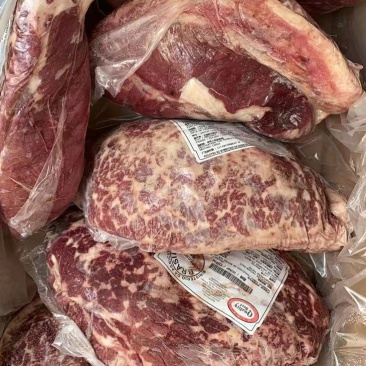 牛肩峰，花纹漂亮，烤肉，涮锅，穿串，都不错，价格合适