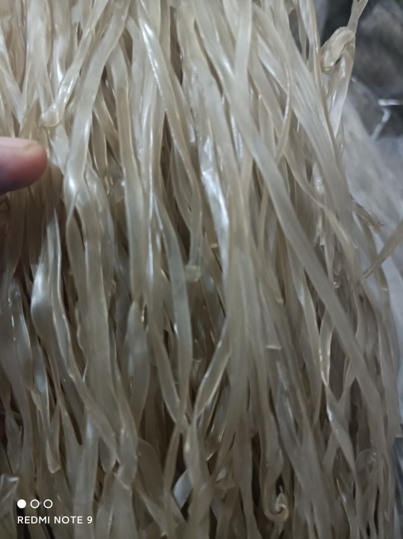 厂家直供纯红薯粉皮，手工制作，口感纯正全年供应欢迎试用，