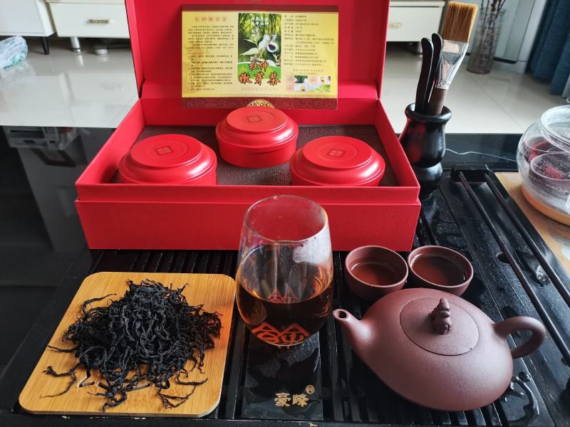 大量供应杜仲茶、杜仲叶、杜仲树