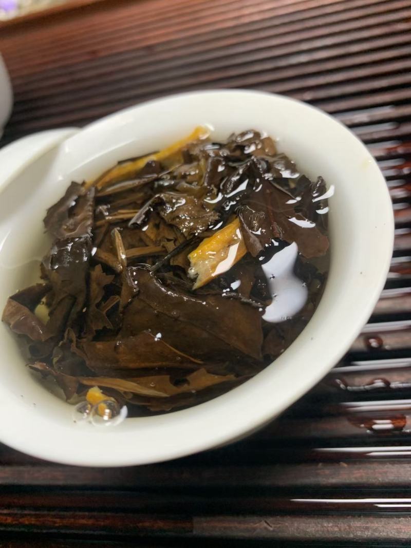 陈皮老白茶，陈醇茶香，入口细腻滑爽，陈皮香气，回味甘甜