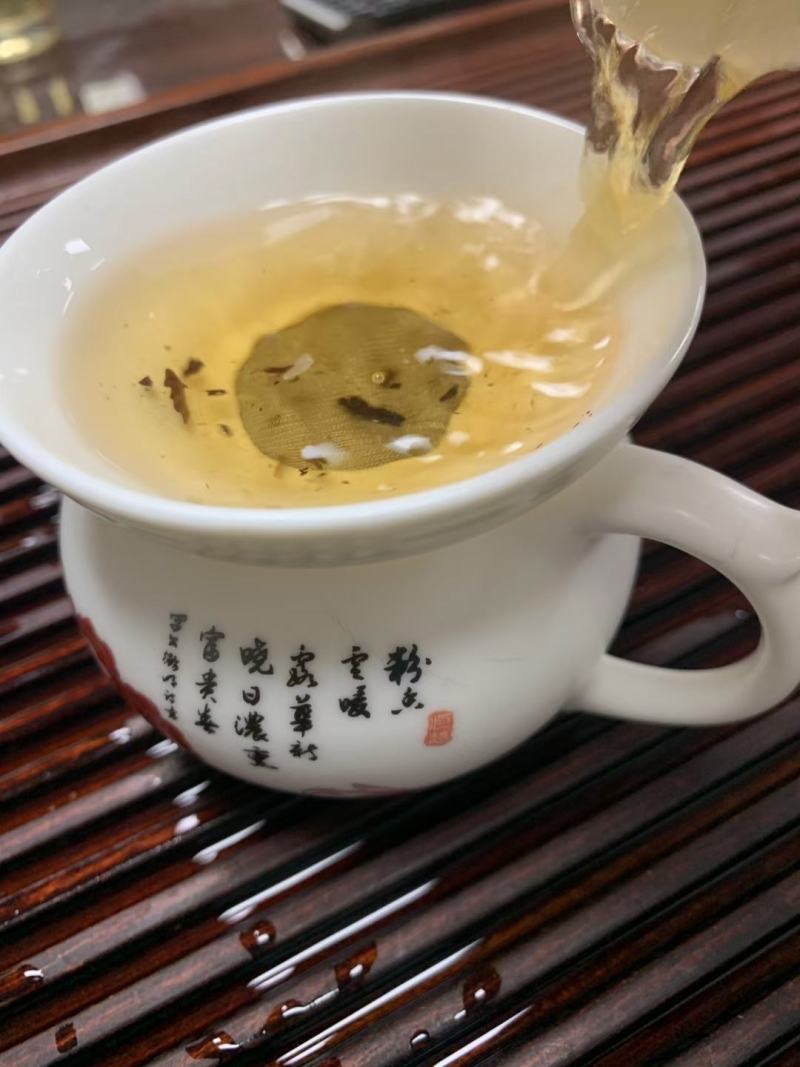 陈皮老白茶，陈醇茶香，入口细腻滑爽，陈皮香气，回味甘甜