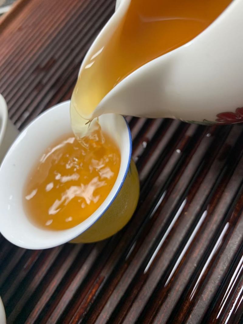 陈皮老白茶，陈醇茶香，入口细腻滑爽，陈皮香气，回味甘甜