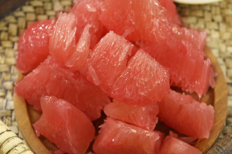 海南红心♥️蜜柚。肉质饱满多汁，甜度刚刚好。来吧！