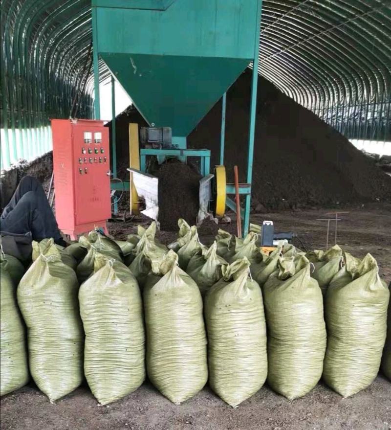 稻壳鸡粪常年大量出售，包大货干，厂家直发，量大从优