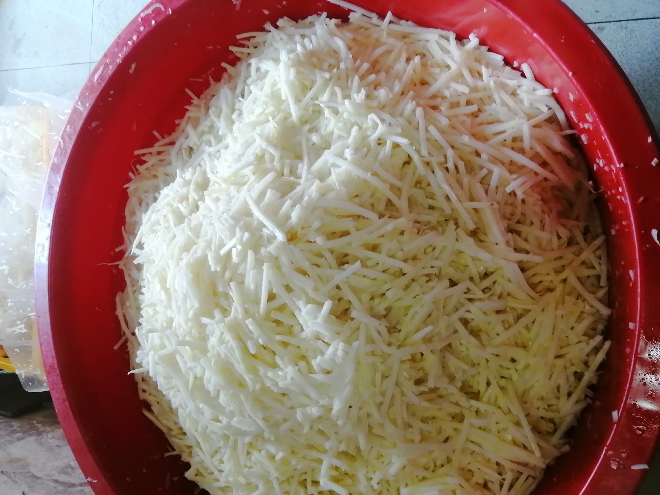 蒜苗土豆丝翻炒过程