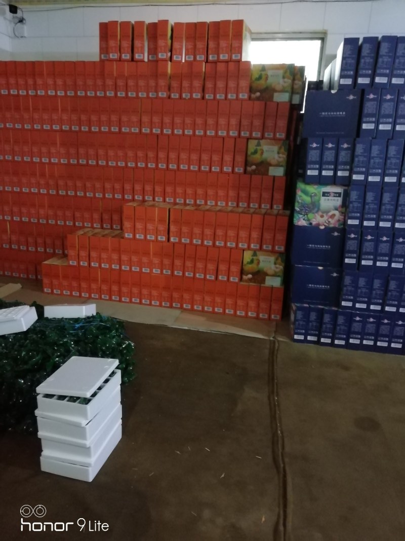 厂家常年批发鸭蛋，礼品盒，散货全都有，有需要的可以看货了