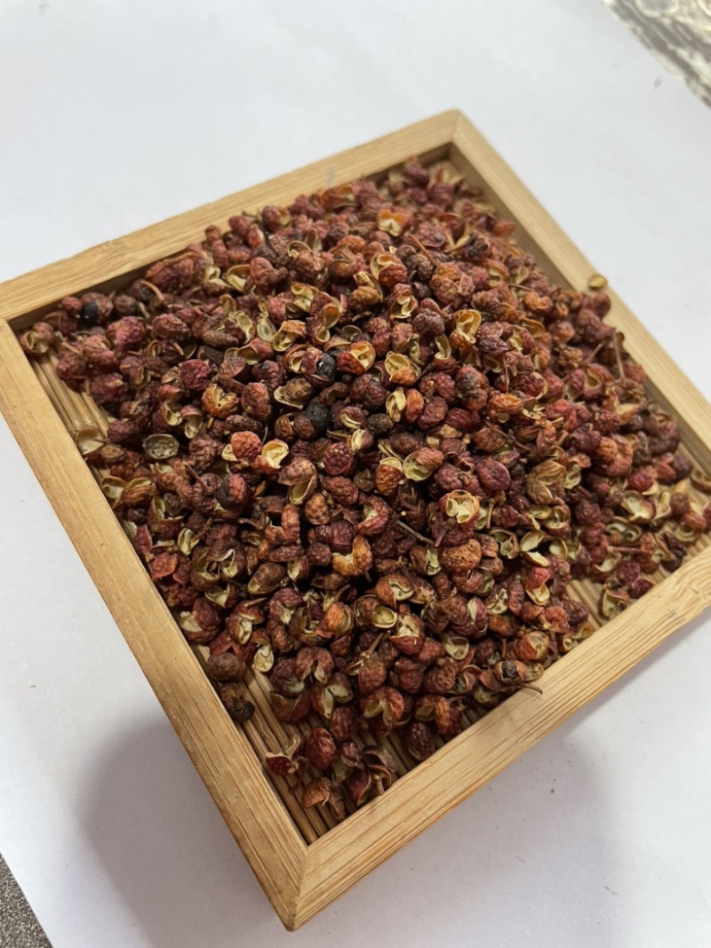 精品优花椒、正宗花椒、颗粒大、色、香、味、俱全，麻度好。