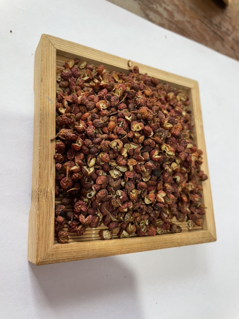 精品优花椒、正宗花椒、颗粒大、色、香、味、俱全，麻度好。