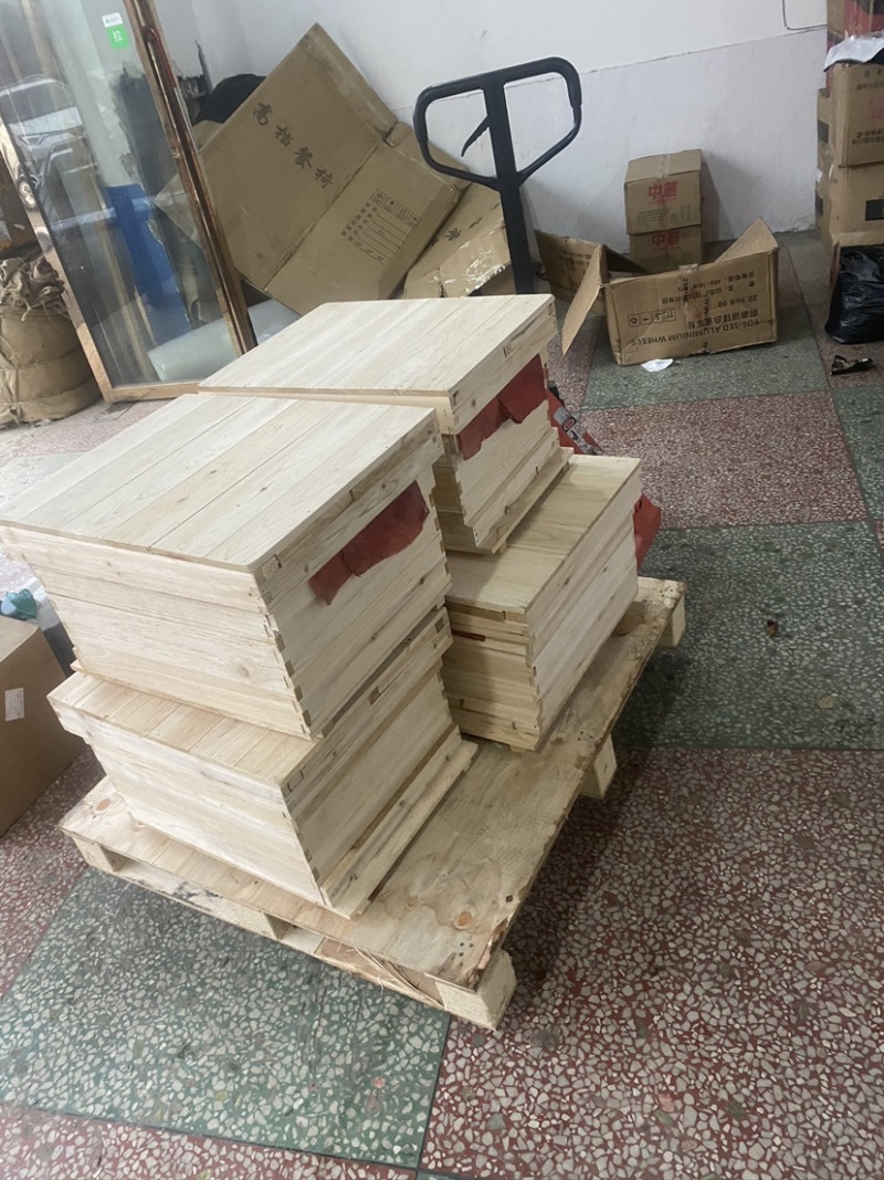 中蜂，4脾带王发货，可一件代发，货源充足，大量供应
