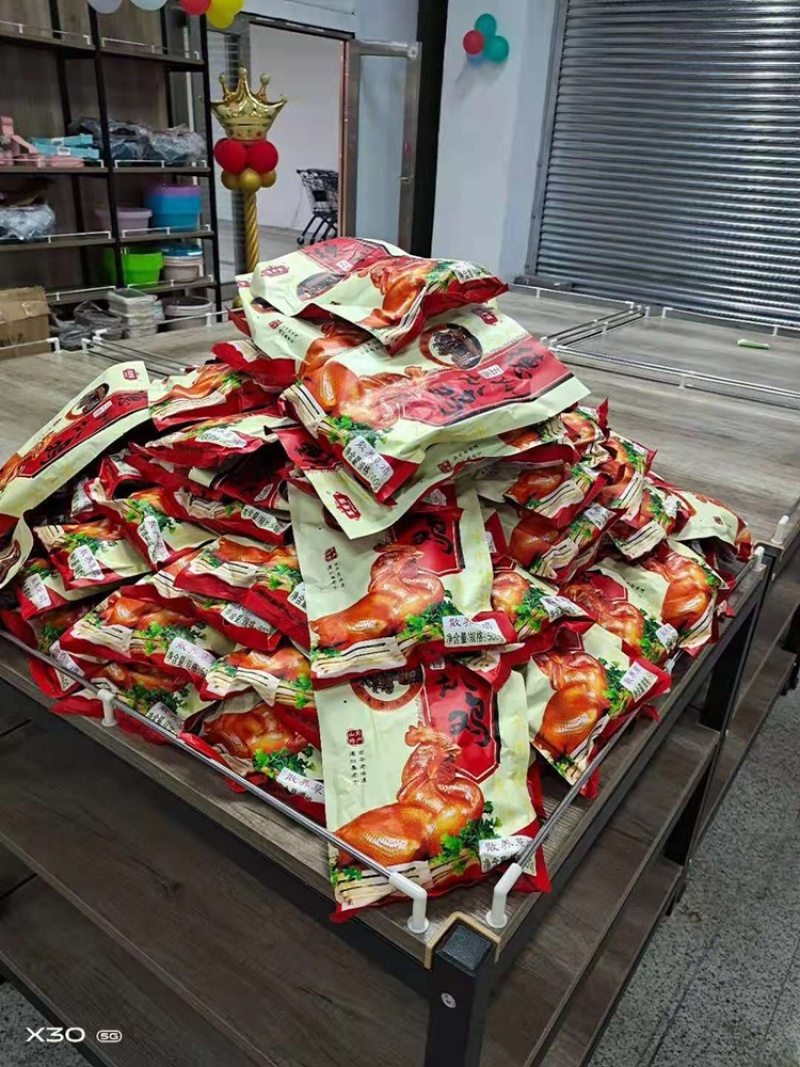 德州扒鸡。脱骨扒鸡。一只一袋500克。真空包装