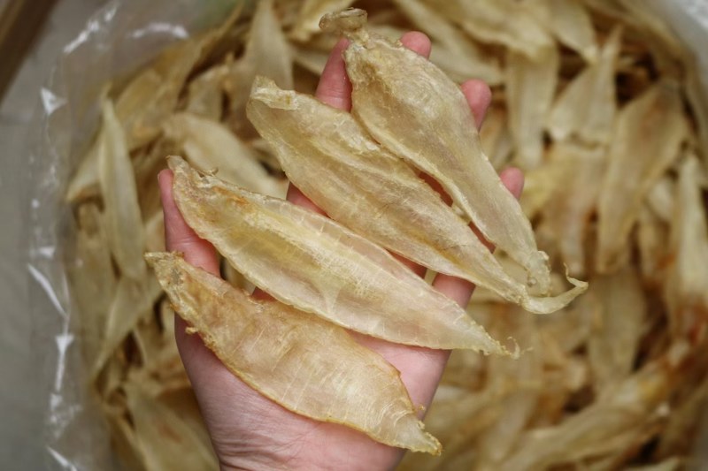 60头大口赤嘴鱼胶花胶批发足干全部平整花边完整