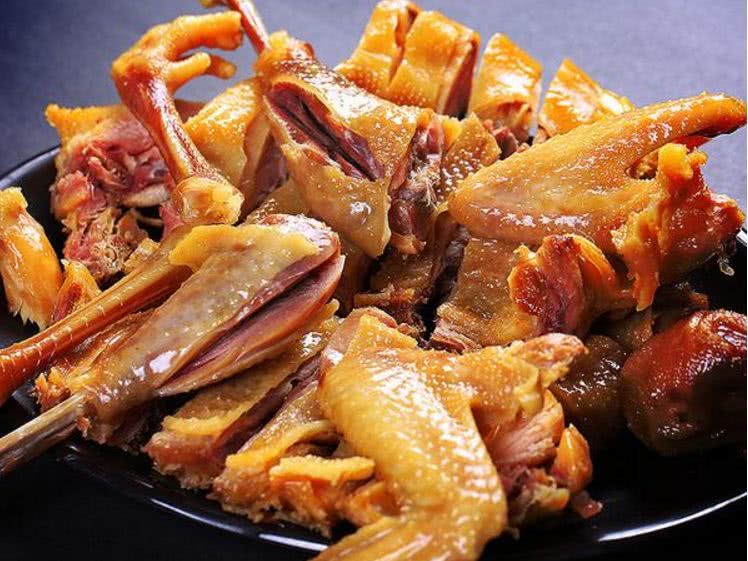 卤鸡腿成品切片摆盘