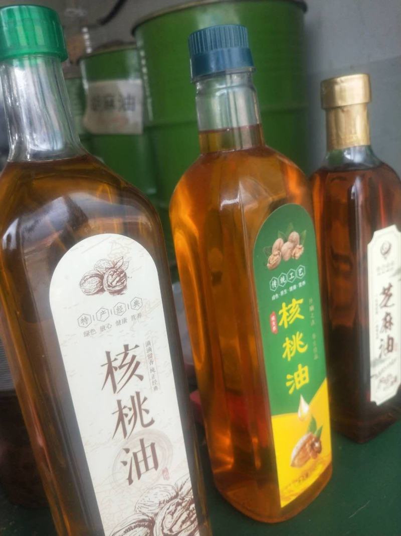 新疆自产自销纯核桃油，瓶装，2斤装，全国包邮，假一赔三
