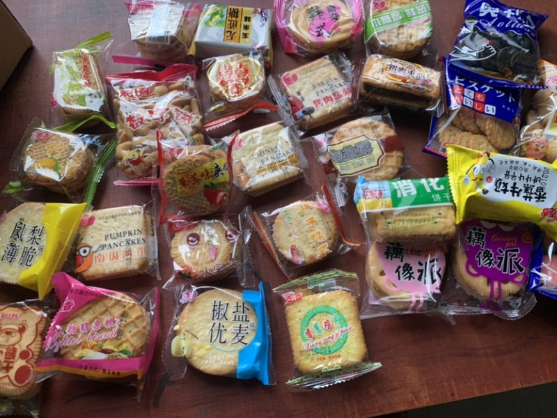 饼干零食大礼包整箱批发各式各样混搭特价饼干