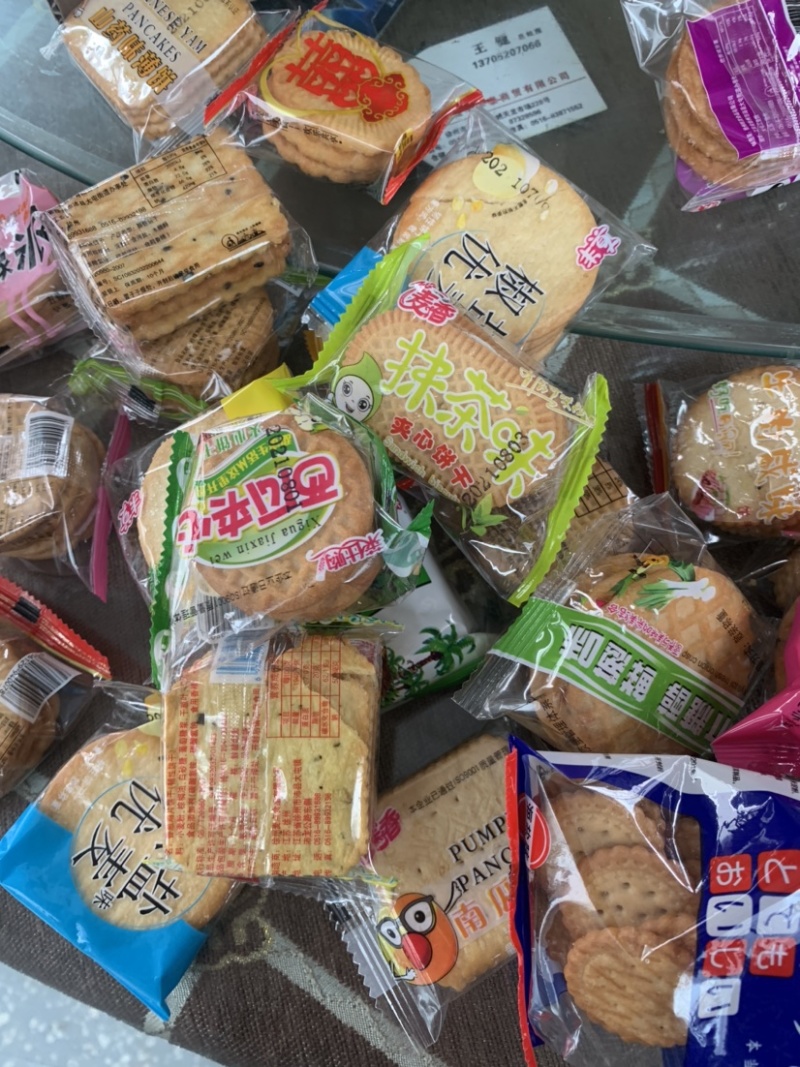 饼干零食大礼包整箱批发各式各样混搭特价饼干