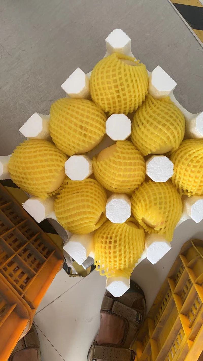 黄金黄桃半斤以上黄金密桃，甜桃，蜜桃，脆桃