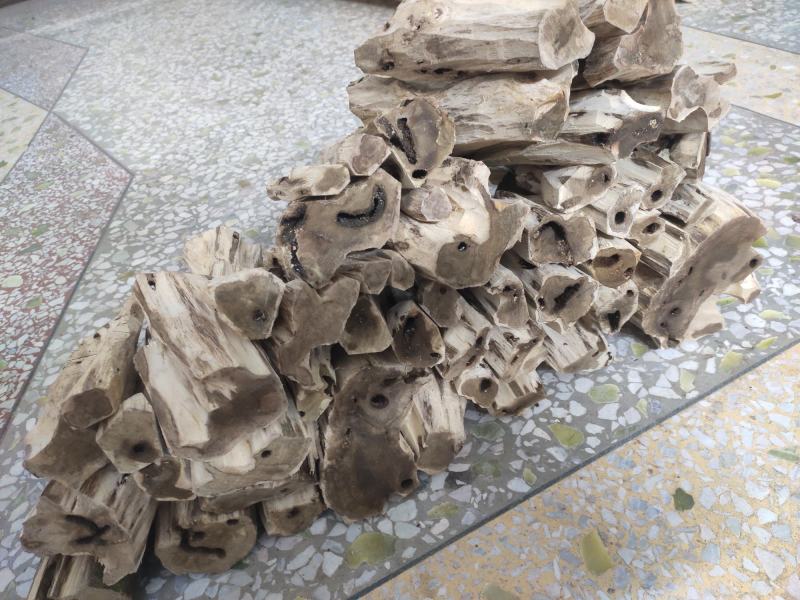 高质量沉香手串了，可雕刻料