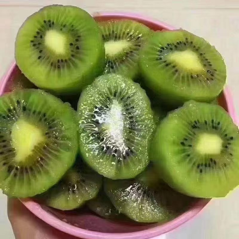 自己家里面种的翠香猕猴桃