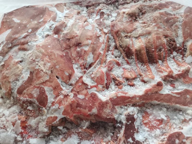 冷冻羊板肉，本厂常年加工大羊板肉，支持样品需要的老板联系