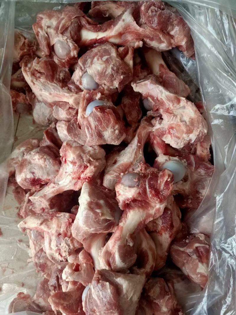 前腿骨，可以吃肉，喝骨髓的骨头，整根半截都有…支持加工定