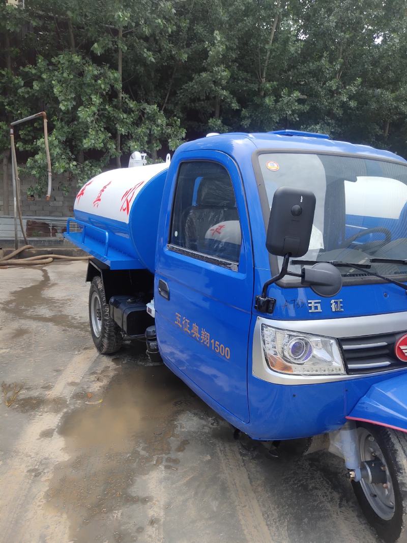 吸粪车，吸污车，洒水车厂家现货保证质量全国发货