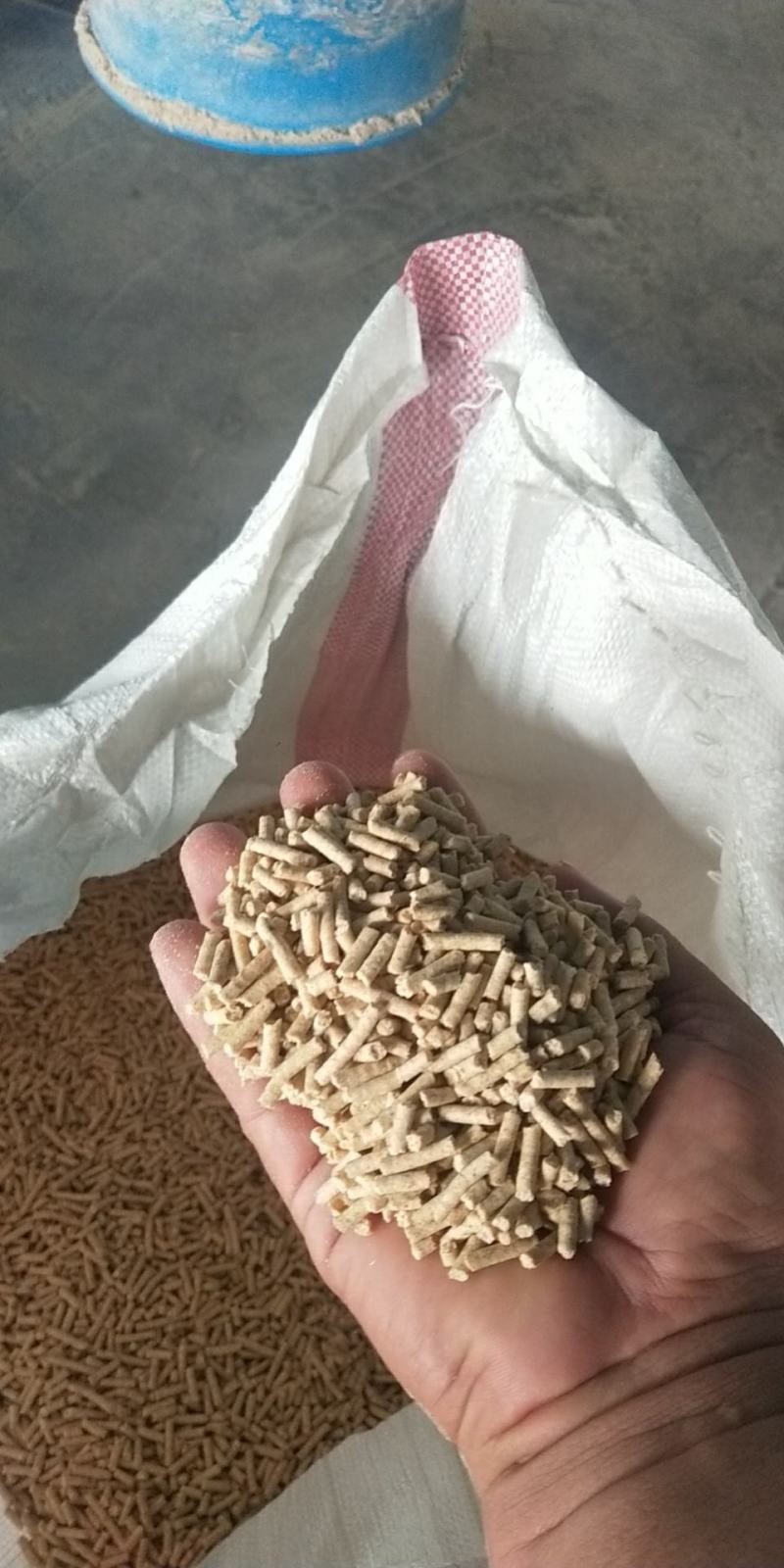 有发酵豆腐渣，猪，鸡，牛，羊，鱼料，大量生产