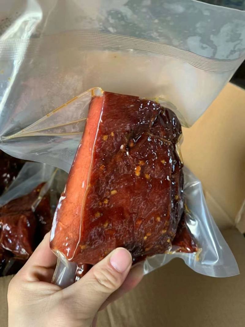 四川成都真空包装酱香肉猪肉五香麻辣两个味道一手货源价格美丽